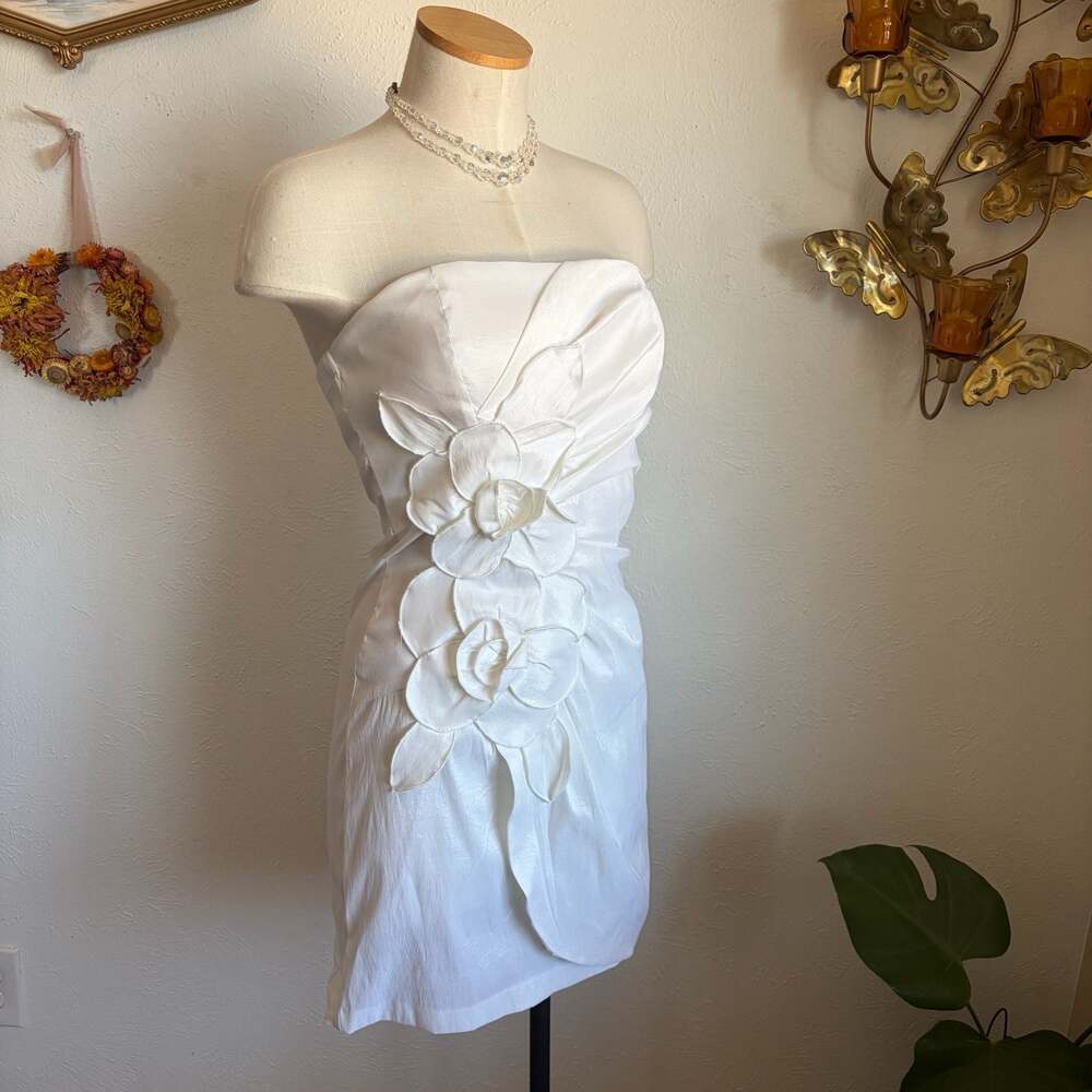 Y2K mymichelle Strapless Mini Dress with Sculptural Flower Appliqué XS